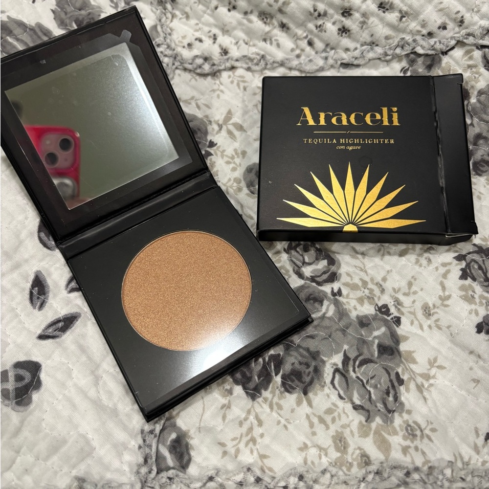 Araceli Tequila Highlighter - Radiant Gold